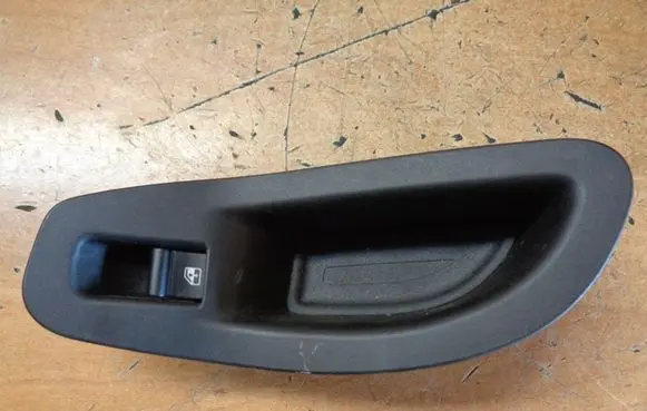 Fiat 500X Electric window control switch