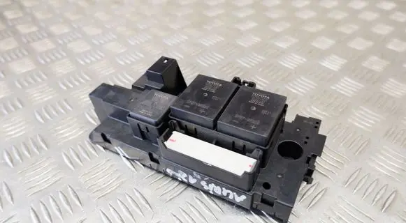 Toyota Auris E180 Relay mounting block G92Z133011 G384333020 G384248020