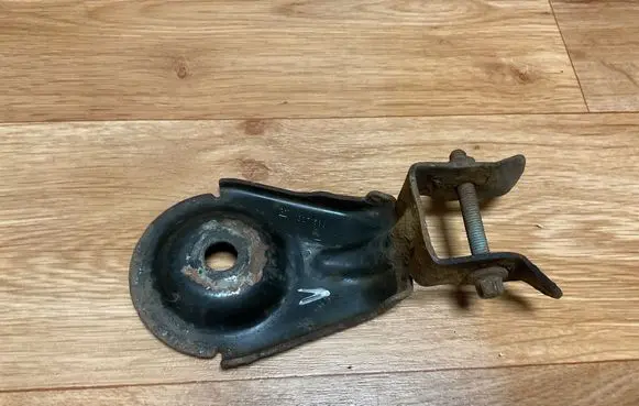 Opel Insignia A Radiator mount bracket 13271583