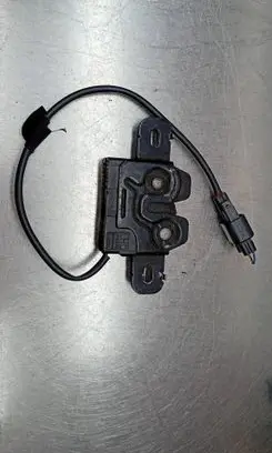 Volvo V40 Engine bonnet/hood lock/catch 31371016