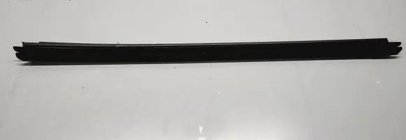 Renault Arkana Rubber seal rear door window/glass 823303420R