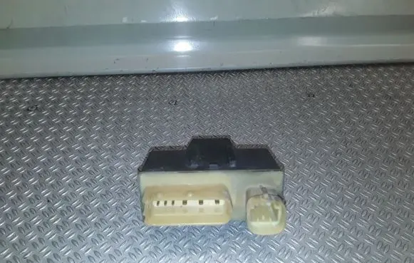 Coolant fan relay