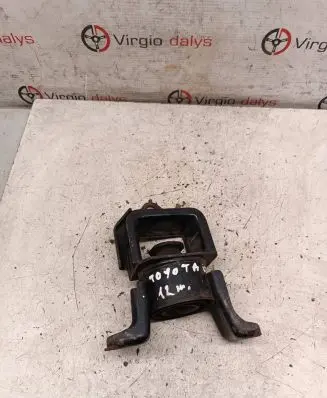 Toyota Yaris Engine mount bracket