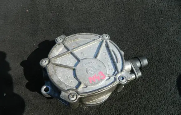 BMW 1 E81 E87 Vacuum pump 7547024 13618310