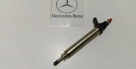 Mercedes-Benz GL X166 Fuel injector A2560700187 0261500397