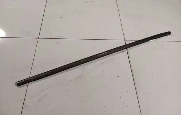 Honda FR-V Front door glass trim molding 