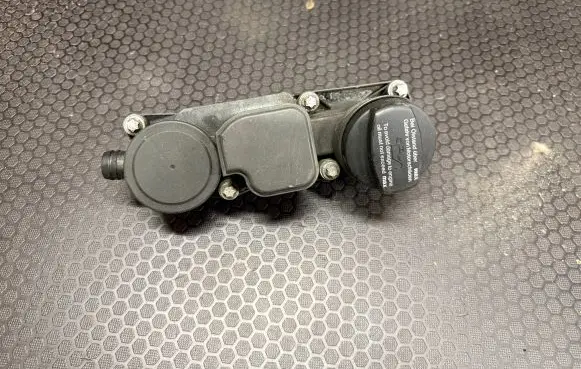 Mercedes-Benz C W203 Oil fill pipe A6460100162