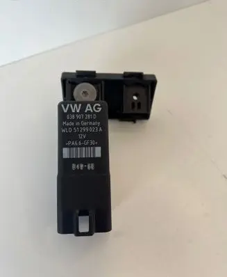 Volkswagen Touran I Glow plug pre-heat relay 038907281D PA66GF30 51299023A