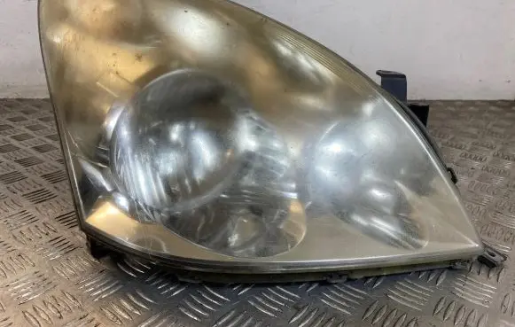 Toyota Corolla Verso AR10 Headlight/headlamp E11200683 000102 0F03