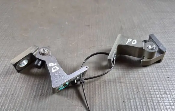 MG ZS Front door hinge set 10735418