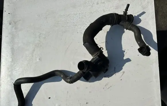 Land Rover Discovery Sport Engine coolant pipe/hose AH228B273AA