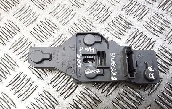 Skoda Octavia Mk2 (1Z) Tail light bulb cover holder 27592202