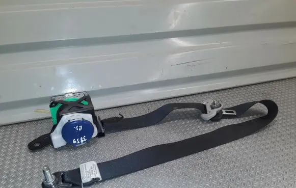 Mazda 6 Front seatbelt E40437002