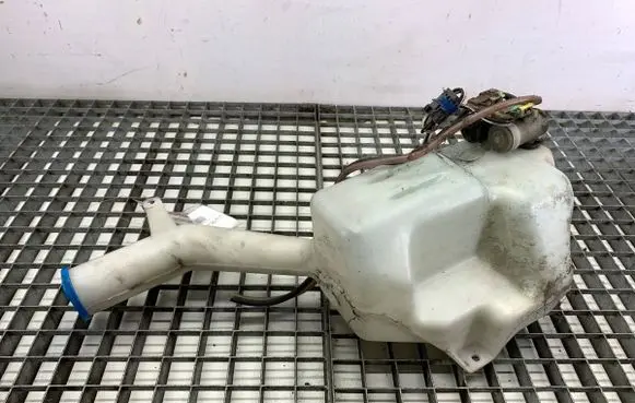 Windshield washer fluid reservoir/tank