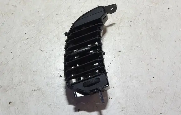 Renault Captur Dash center air vent grill 00134897