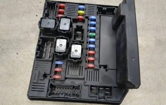 Nissan Qashqai Fuse module 519136329 1017167326