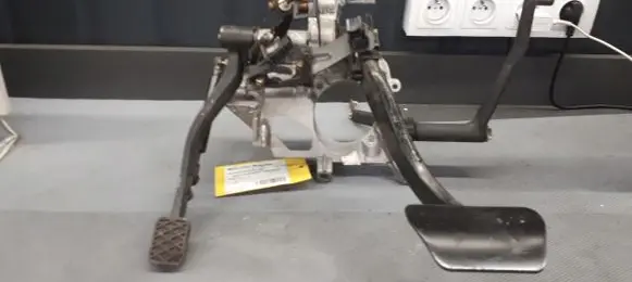 BMW 7 E38 Pedal assembly 1164856