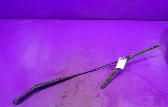 Skoda Octavia Mk2 (1Z) Front wiper blade arm 1Z1955410