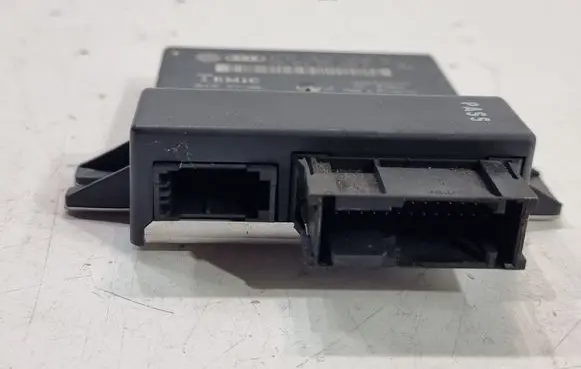 Audi A6 S6 C6 4F Gateway control module 4F0907468B
