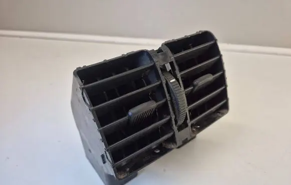Rear air vent grill