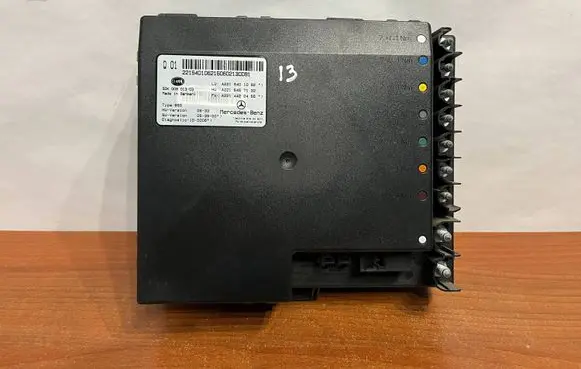 Mercedes-Benz S W221 Power management control unit A2215401062 A2215457132 A2214420455