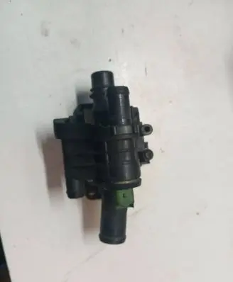 Thermostat/thermostat housing