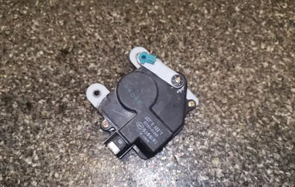 Hyundai Terracan Air flap motor/actuator 95700H1200