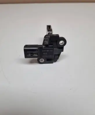 Toyota Yaris XP210 Mass air flow meter 22204F2010 AFH70M133 9806