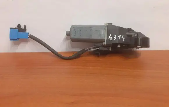 Mercedes-Benz CLS C219 Seat adjustment motor 4314 0390203206