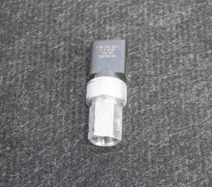 Audi Q3 8U Air conditioning (A/C) pressure sensor 1K0959126E 82CP0905