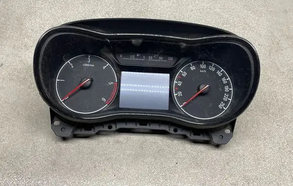 Opel Zafira C Speedometer (instrument cluster) 39129406
