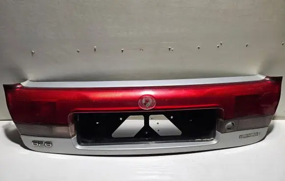 Mazda 626 Trunk door license plate light bar 0431394