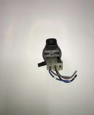 Mitsubishi Pajero Windscreen/windshield washer pump 8603101260