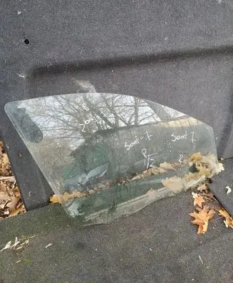 Hyundai Santa Fe Front door window glass four-door