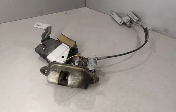 Loading door lock