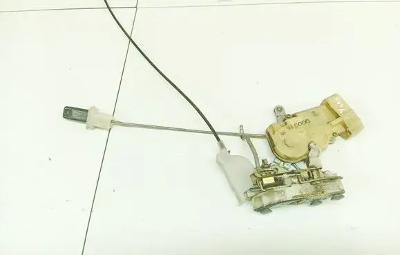 Toyota Yaris Front door lock 000918