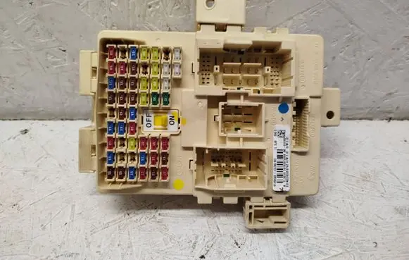 Hyundai Tucson TL Fuse module 91950D3610 TL36101610285008