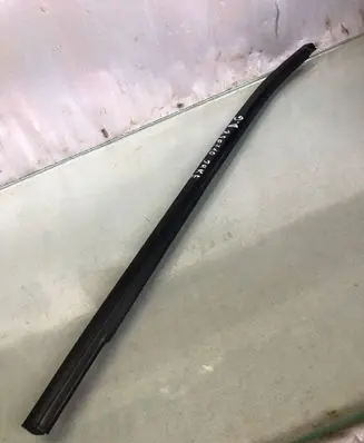 Nissan Juke II F16 Rubber seal rear door window/glass 