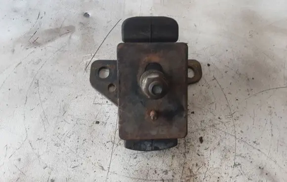 KIA Sorento Engine mount bracket 218123E150