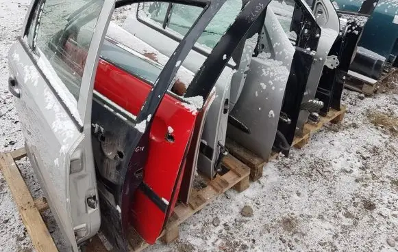 Hyundai Santa Fe Front door sidabrines