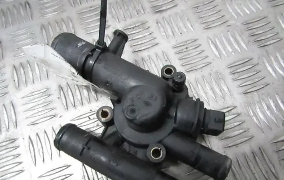 Renault Scenic II - Grand scenic II Engine coolant pipe/hose 8200112054B