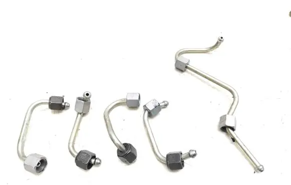 Fuel injector supply line/pipe