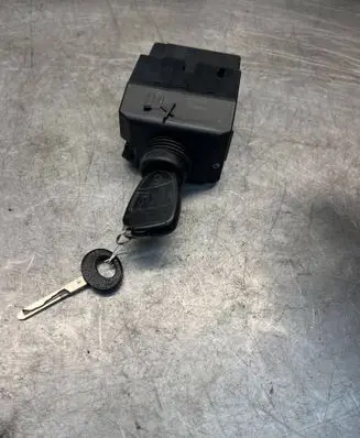 Mercedes-Benz C W203 Ignition lock 2035450308 33002102 6002954690206135