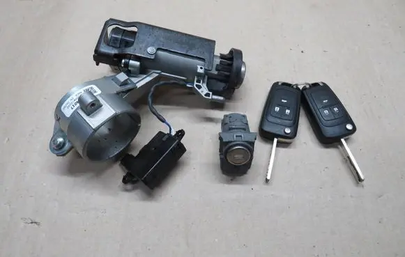 Opel Insignia A Ignition lock 