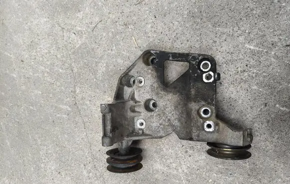 Nissan Navara D40 Generator/alternator bracket 11910VK500