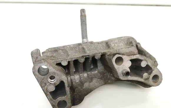 Ford Focus Engine mounting bracket 326C29