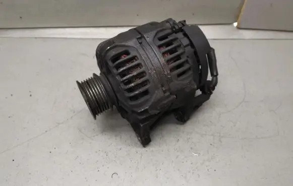 Volkswagen Golf IV Generator/alternator 028903028D 0124325003