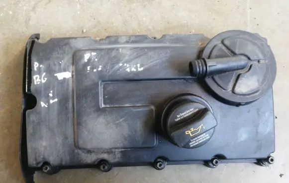 Volkswagen PASSAT B6 Rocker cam cover 03G103475