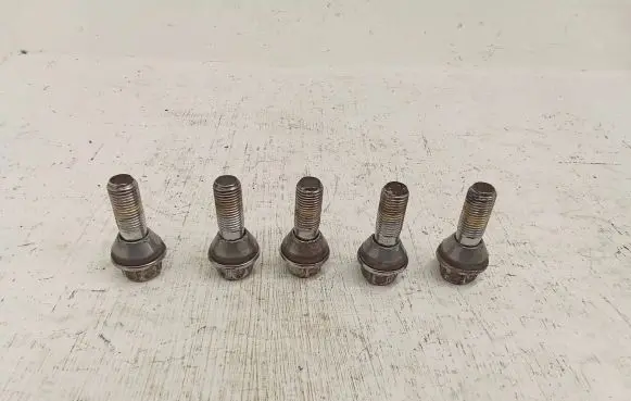 Volvo V60 Nuts/bolts 