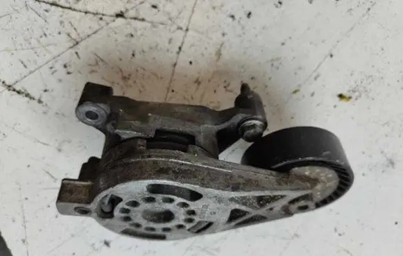 Volkswagen PASSAT B6 Alternator belt tensioner 03G903315